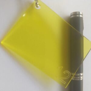 Chapa Acrílico Cor Amarelo Translucido Cod: 12 / 50cm X 40cm X 2mm